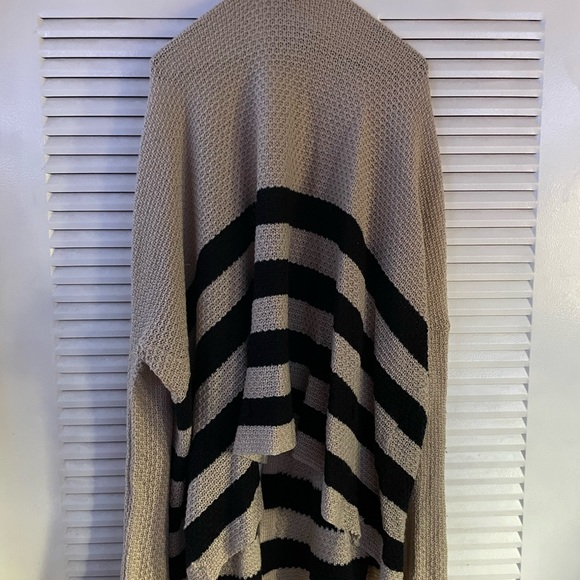 Urban outfitters oversized knit cardigan. - Picture 3 of 3